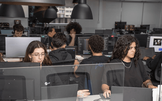 Team working at Voidr